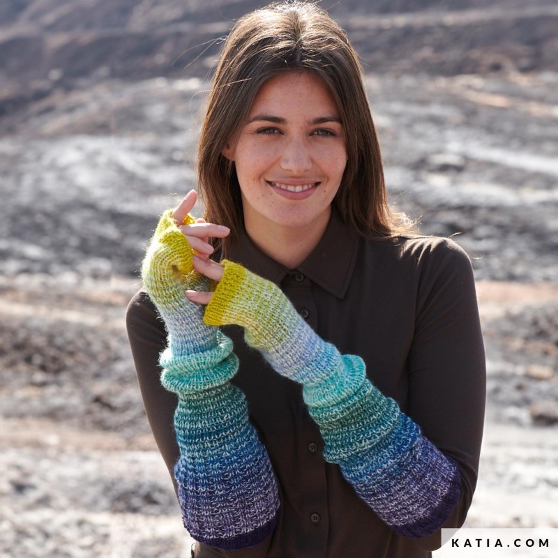 Mitaines avec Symmétric Socks et More Rainbow de Katia