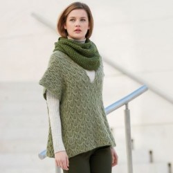 Poncho à torsades pour femme avec Alpaca Silver de Katia