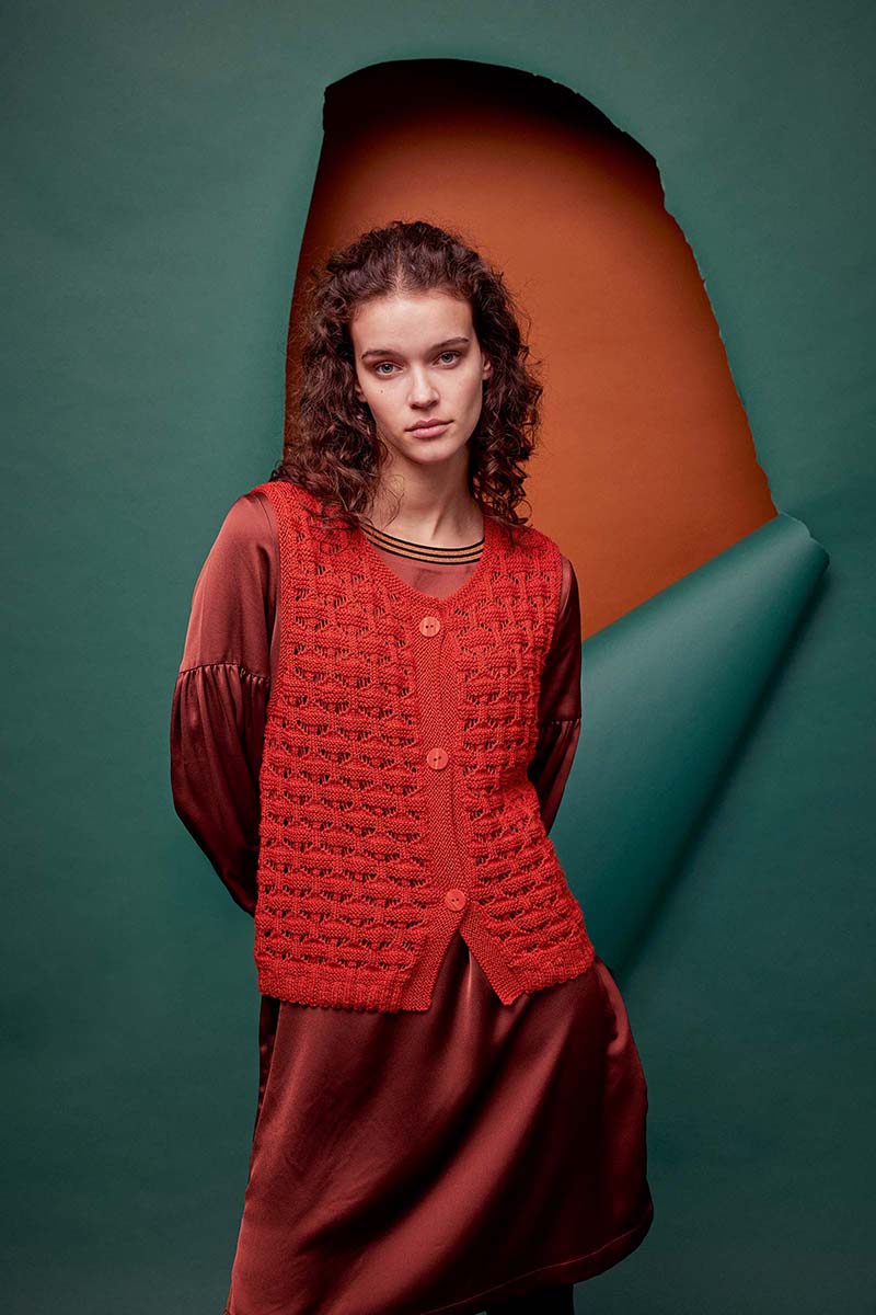 gilet-classic-silk-laine-lang-yarns-tricot-tricoter-crocheter-automne-hiver-fil-pelote-aiguilles-modele-femme-catalogue 286-artlaine-com.jpg