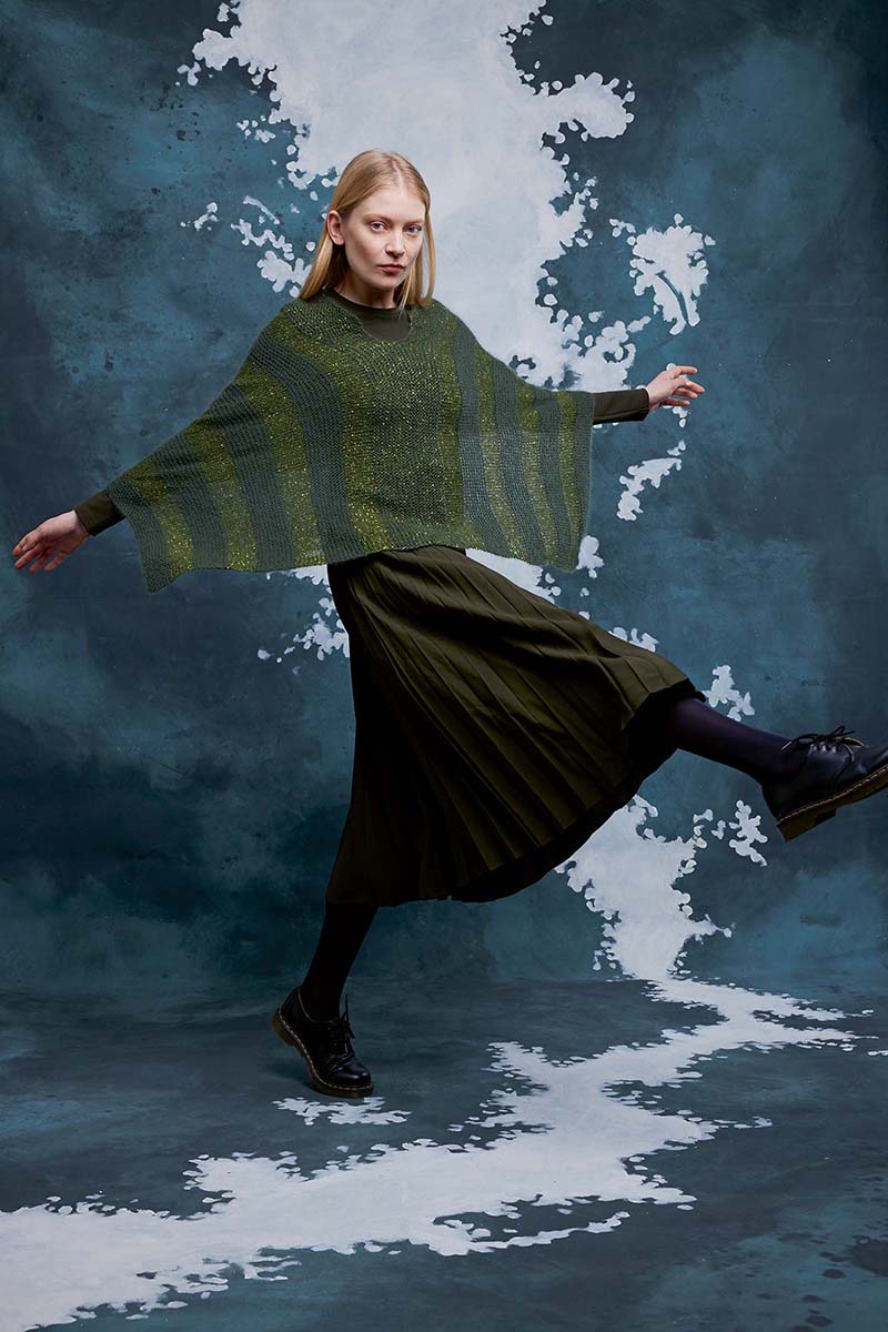 poncho-mohair21-laine-lang-yarns-tricot-tricoter-crocheter-automne-hiver-fil-pelote-aiguilles-modele-femme-catalogue 286-artlaine-com.jpg