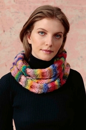 modele-snood-femme-laine-cloud-lang-yarns-fil-pelote--tricoter-crocheter-automne-hiver-catalogue-punto.jpg