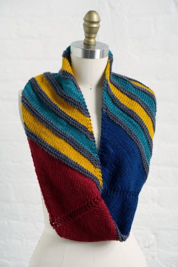 modele-capuche-femme-alegria-grande-manos-del-uruguay-merinos-superwash-tricoter-laine.jpg