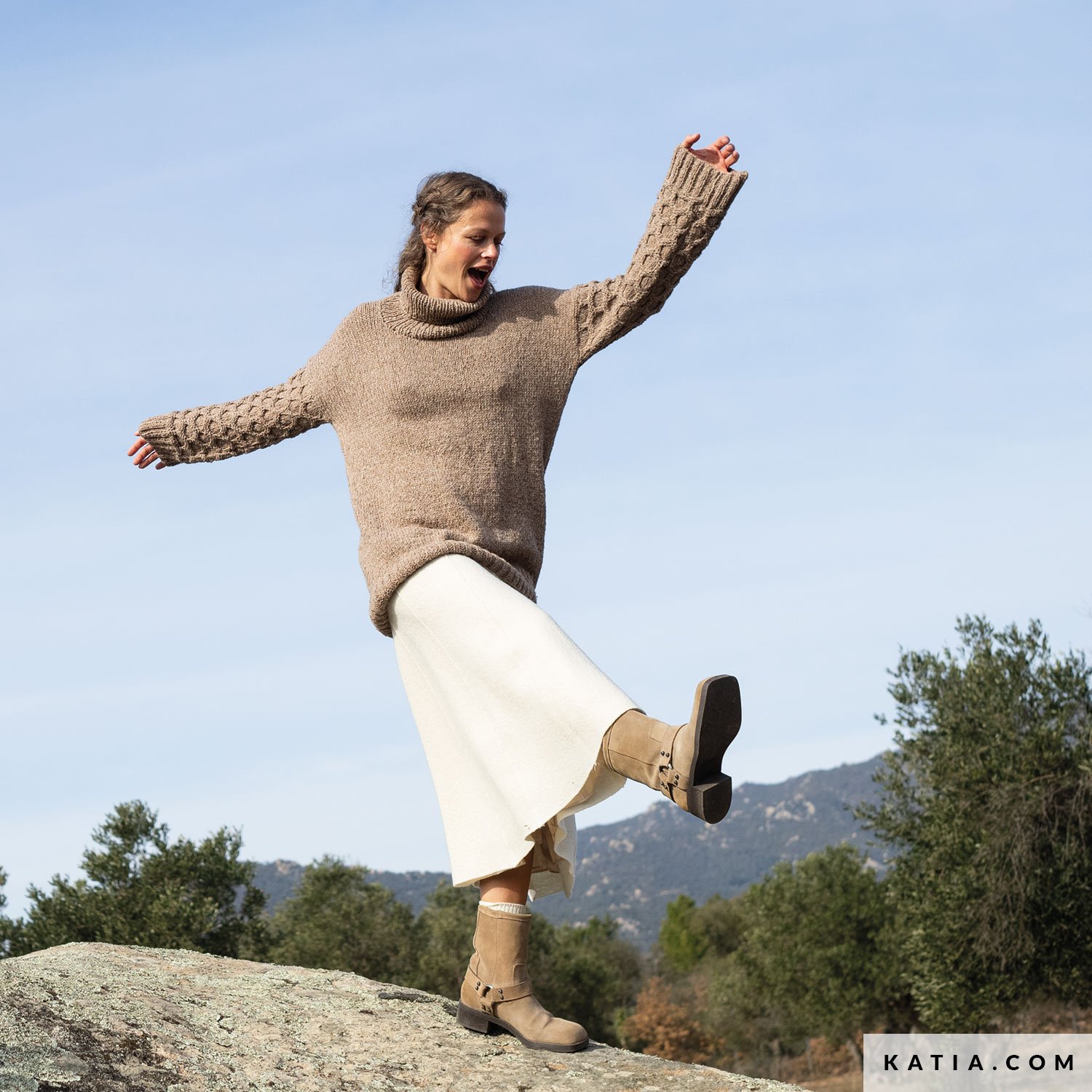 pull-ouvrage-modele-patron-fil-pelote-alpaga-superfin-coton-merino-tricoter-tricot-crocheter-crochet-femme-pull-automne-hiver-katia-artlaine (2).jpg