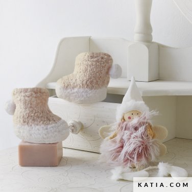 modele-chaussons-bebe-copito-soft-blanc-1-rose-clair-26-laine-katia-tricoter-crocheter-automne-hiver-catalogue-layette-98.jpg