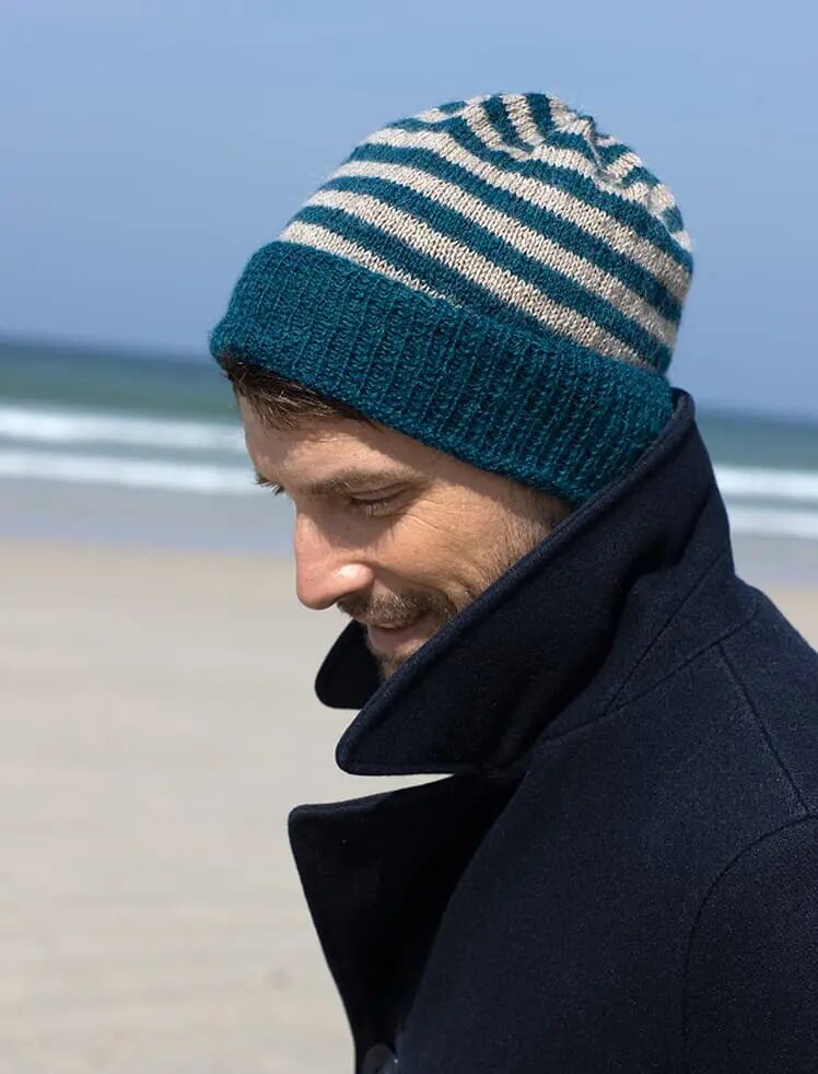 bonnet-gagnante-laine-plassard-modele-homme-tricoter-crocheter-fil-pelote-aiguilles-tricot-vetement-automne-hiver-artlaine-com.jpg