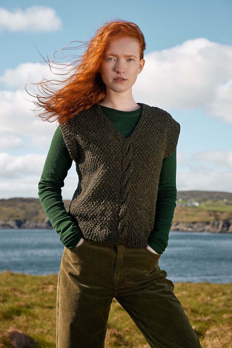 veste-femme-modele-patron-ouvrage-catalogue-punto 85-infinity-lang-yarns-automne-hiver-20252026-artlaine-com-fil-pelote-aiguilles-.jpg