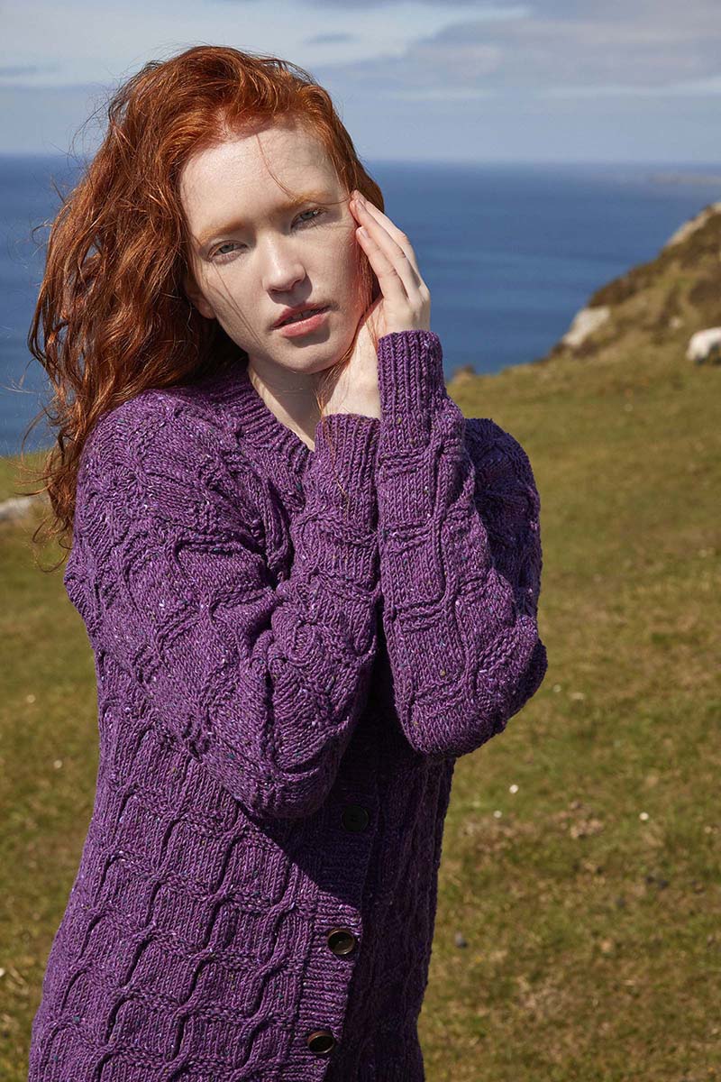 pullover-femme-modele-patron-ouvrage-catalogue-punto 85-infinity-lang-yarns-automne-hiver-20252026-artlaine-com-fil-pelote-aiguilles.jpg