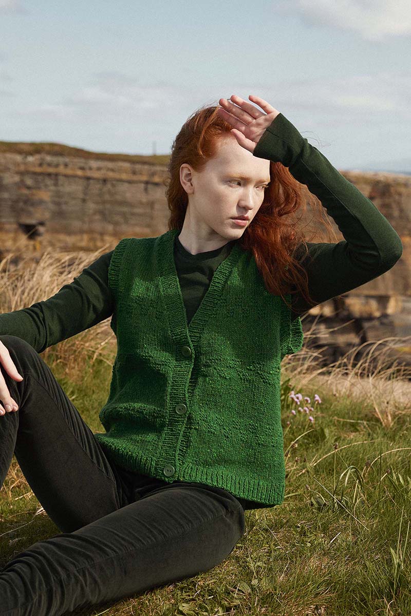 veste-donegal-femme-laine-lang-yarns-catalogue-punto87-modele-patron-ouvrage-automne-hiver-artlaine-com.jpg