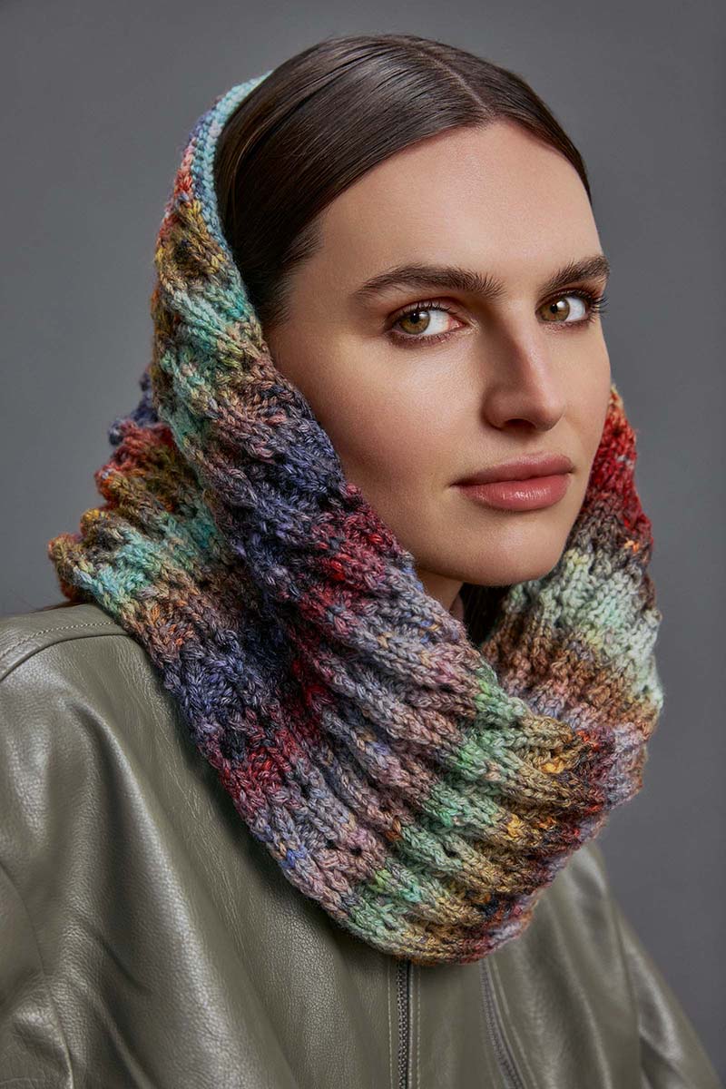 pullover-top-down-femme-modele-patron-ouvrage-catalogue-punto 85-infinity-lang-yarns-automne-hiver-20252026-artlaine-com-fil-pelote-aiguilles.jpg