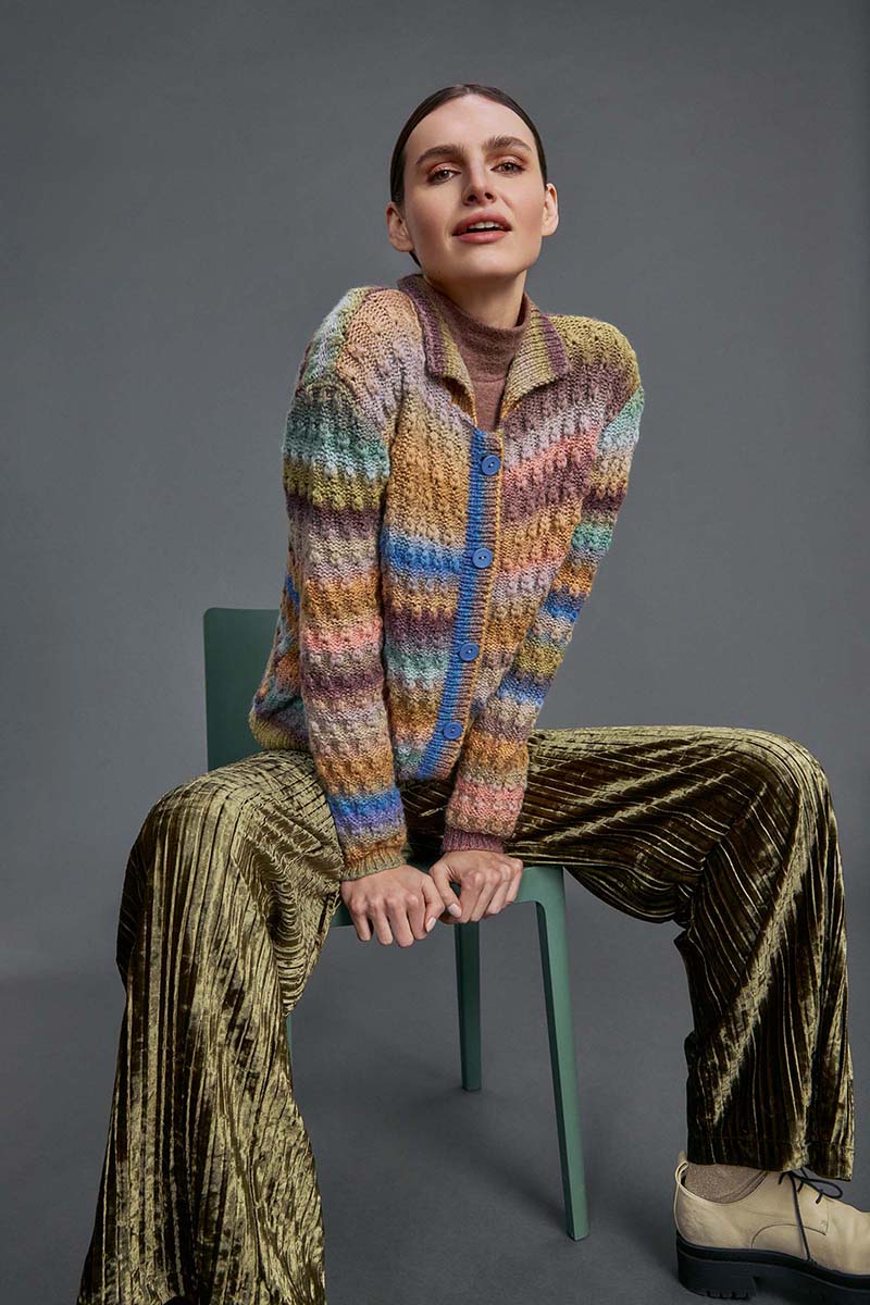 pull-femme-modele-patron-ouvrage-catalogue-punto 85-infinity-lang-yarns-automne-hiver-20252026-artlaine-com-fil-pelote-aiguilles.jpg