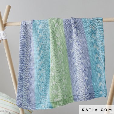 modele-couverture-bebe-layette-sweet-blanket-jacquard-vert-bleu-305-laine-katia-fils-pelote-polyamide-tricoter-crocheter-automne-hiver.jpg