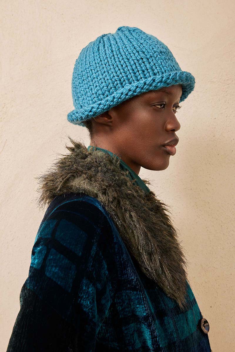 bonnet-fire-catalogue-wooladdicts-lang-yarns-automne-hiver-20252026-artlaine-com-fil-pelote-aiguilles-tricot-tricoter-crocheter-.jpg