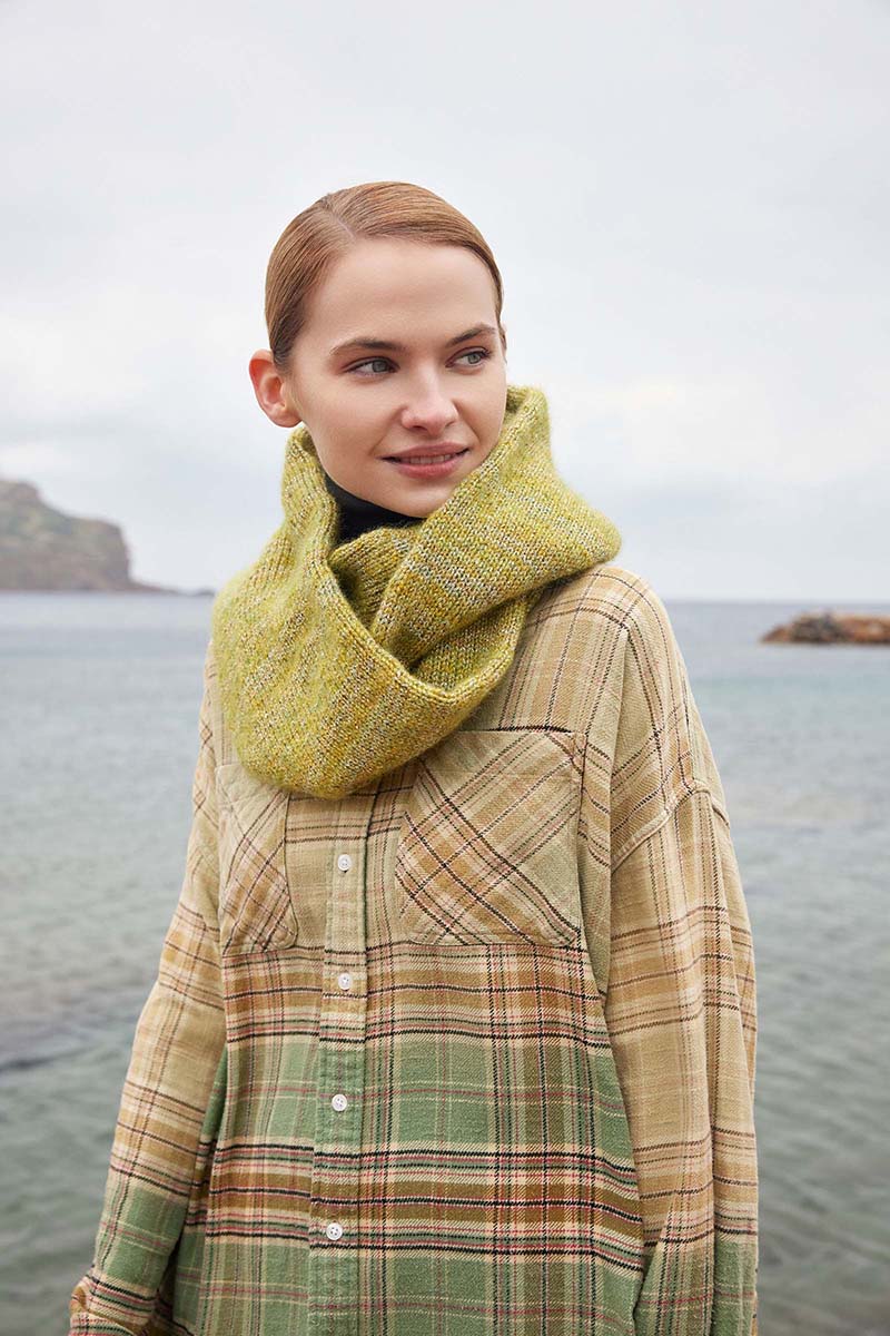 echarpe-glamour-catalogue-wooladdicts-lang-yarns-automne-hiver-20252026-artlaine-com-fil-pelote-aiguilles-tricot-tricoter-crocheter.jpg
