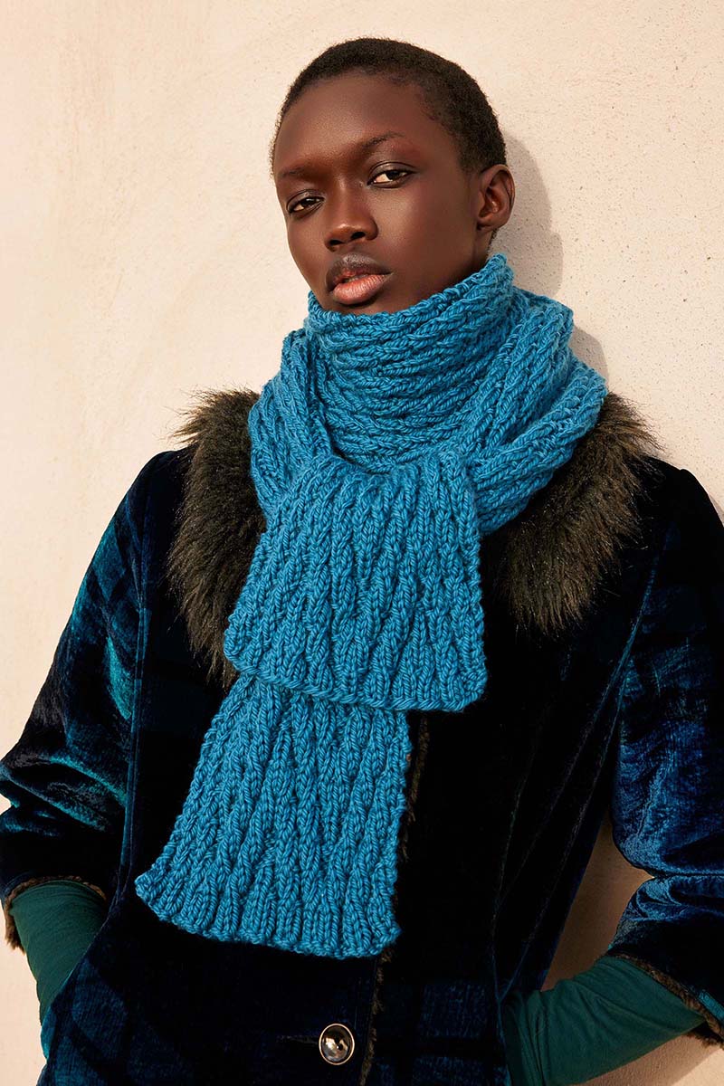 echarpe-glory-catalogue-wooladdicts-lang-yarns-automne-hiver-20252026-artlaine-com-fil-pelote-aiguilles-tricot-tricoter-crocheter.jpg